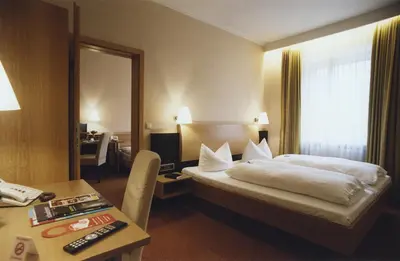 Ein Bett oder Betten in einem Zimmer der Unterkunft Hotel Jedermann