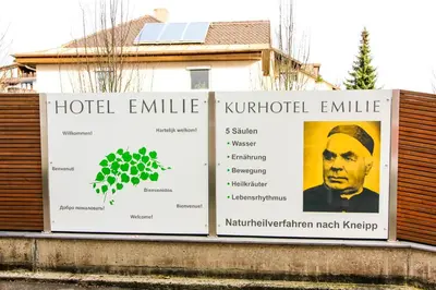 Ein Zertifikat, Auszeichnung, Logo oder anderes Dokument, das in der Unterkunft Kneipp-Kurhotel Emilie ausgestellt ist