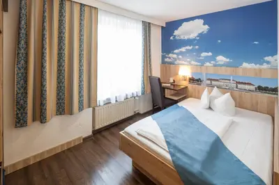 Ein Bett oder Betten in einem Zimmer der Unterkunft Hotel Blauer Karpfen