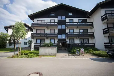 Das Gebäude in dem sich die Ferienwohnung befindet