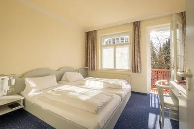 Ein Bett oder Betten in einem Zimmer der Unterkunft Hotel Gautinger Hof - Ruhig im Fünf-Seen-Land nahe S-Bahn und München