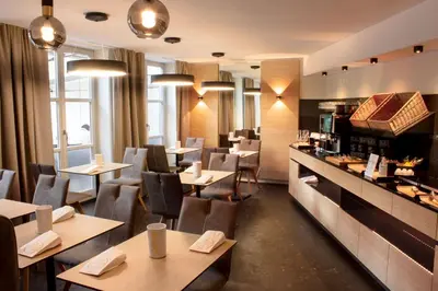 Ein Restaurant oder anderes Speiselokal in der Unterkunft Hotel zum Fischer