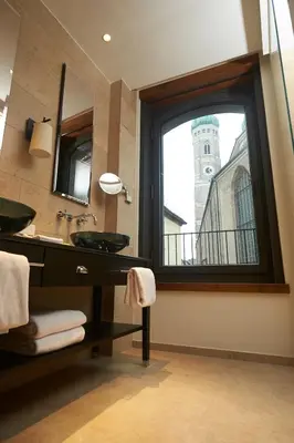 Ein Badezimmer in der Unterkunft DO & CO Hotel München