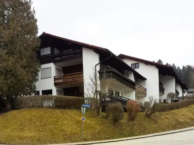 Das Gebäude in dem sich die Ferienwohnung befindet