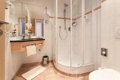 Ein Badezimmer in der Unterkunft ZELLER's Quartier Hotel