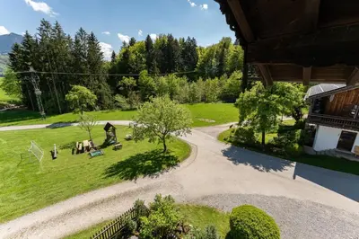 Ein Garten an der Unterkunft Adlerhof