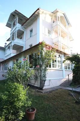 Das Gebäude in dem sich das Hotel befindet