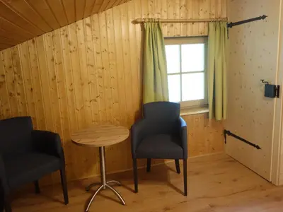 Ein Sitzbereich in der Unterkunft Doblerhof