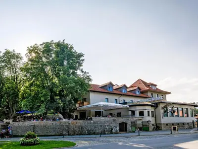 Das Gebäude in dem sich das Hotel befindet