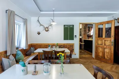Ein Sitzbereich in der Unterkunft Bergwirt Hotel & Gasthof
