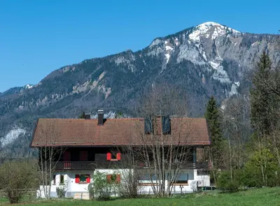 Ein allgemeiner Bergblick oder ein Berglick von der Ferienwohnung aus