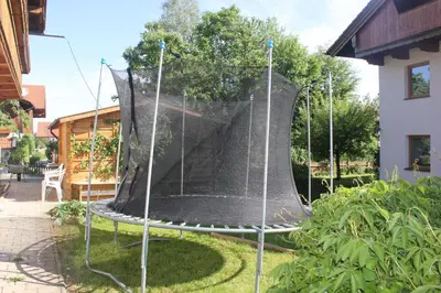 Ein Garten an der Unterkunft Ferienwohnung Christa