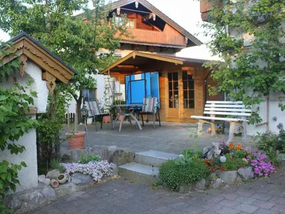 Ein Garten an der Unterkunft Ferienwohnung Christa