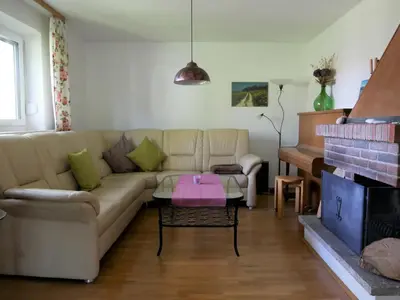 Ein Sitzbereich in der Unterkunft Ferienwohnung Chiemsee