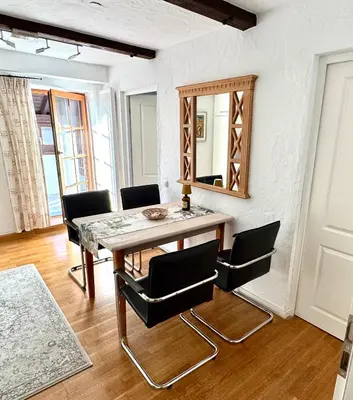 Ein Sitzbereich in der Unterkunft Landhof Angstl - Gästezimmer und Tagungsraum