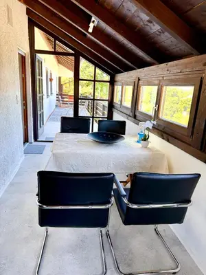 Ein Sitzbereich in der Unterkunft Landhof Angstl - Gästezimmer und Tagungsraum