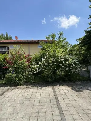 Ein Garten an der Unterkunft meywohnen Bad Endorf