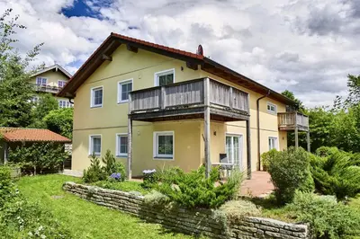 Das Gebäude in dem sich die Ferienwohnung befindet