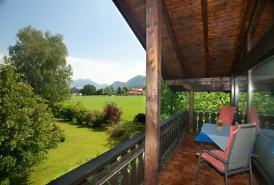 Ein allgemeiner Bergblick oder ein Berglick von der Ferienwohnung aus