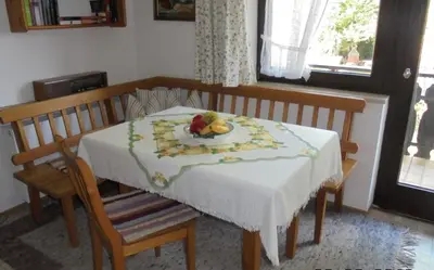 Ein Sitzbereich in der Unterkunft Ferienwohnung Daiber