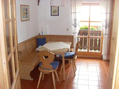 Ein Sitzbereich in der Unterkunft Ferienwohnung Schartner