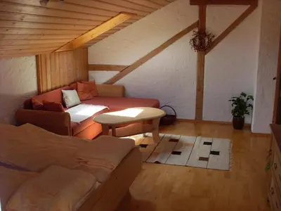 Ein Sitzbereich in der Unterkunft Ferienwohnung Schartner
