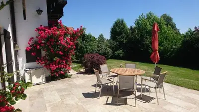 Ein Garten an der Unterkunft Ferienhaus am Chiemsee
