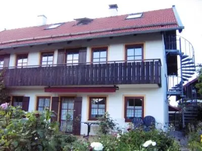 Das Gebäude in dem sich die Ferienwohnung befindet