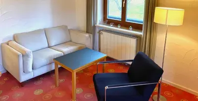 Ein Sitzbereich in der Unterkunft Sonnhof Apartments Tegernsee - zentral und perfekt für Urlaub & Arbeit
