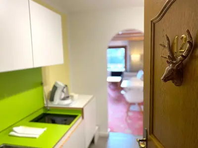 Küche/Küchenzeile in der Unterkunft Sonnhof Apartments Tegernsee - zentral und perfekt für Urlaub & Arbeit