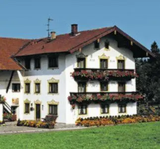 Das Gebäude in dem sich die Pension befindet