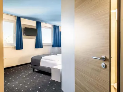 Ein Bett oder Betten in einem Zimmer der Unterkunft B&B Hotel München City-Nord