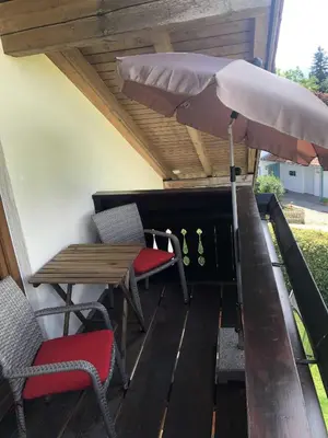 Ein Sitzbereich in der Unterkunft Ferienwohnung Nimscholz