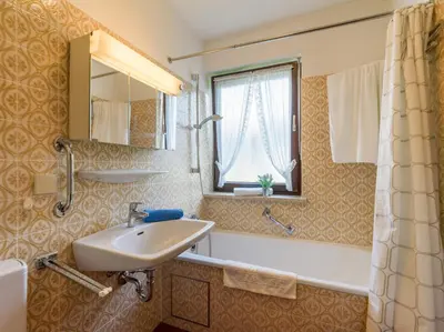 Ein Badezimmer in der Unterkunft Ferienwohnanlage Oberaudorf D3 mit Hallenbad und Sauna