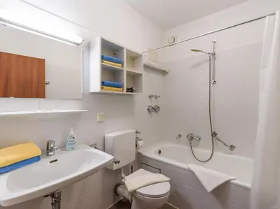 Ein Badezimmer in der Unterkunft Ferienwohnanlage Oberaudorf C5 mit 5 Schlafplätzen und Hallenbad, Sauna