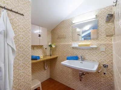 Ein Badezimmer in der Unterkunft Ferienwohnanlage Oberaudorf E7 mit 2 Schlafzimmer und Hallenbad