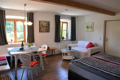 Ein Sitzbereich in der Unterkunft Kötzing am Golfplatz