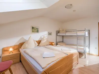 Ein Bett oder Betten in einem Zimmer der Unterkunft Ferienwohnanlage Oberaudorf F8 mit Hallenbad und Sauna