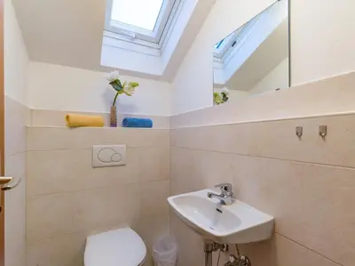 Ein Badezimmer in der Unterkunft Ferienwohnanlage Oberaudorf D7 mit Hallenbad und Sauna