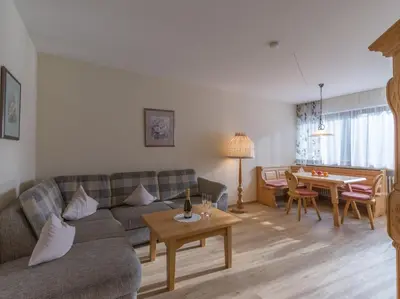 Ein Sitzbereich in der Unterkunft Ferienwohnanlage Oberaudorf F6 mit Hallenbad und Sauna
