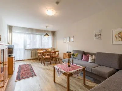 Ein Sitzbereich in der Unterkunft Ferienwohnanlage Oberaudorf E1 mit Hallenbad und Sauna