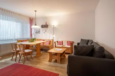 Ein Sitzbereich in der Unterkunft Ferienwohnanlage Oberaudorf E5 mit Hallenbad und Sauna