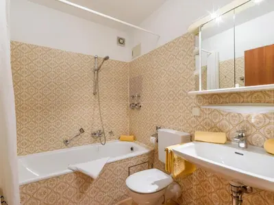 Ein Badezimmer in der Unterkunft Ferienwohnanlage Oberaudorf F5 mit Hallenbad und Sauna