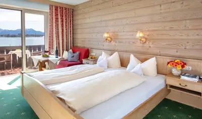 Ein Bett oder Betten in einem Zimmer der Unterkunft Gästehaus Grünäugl am See