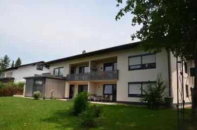 Das Gebäude in dem sich die Ferienwohnung befindet