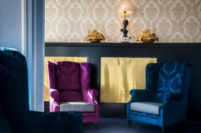 Ein Sitzbereich in der Unterkunft Hotel Rex