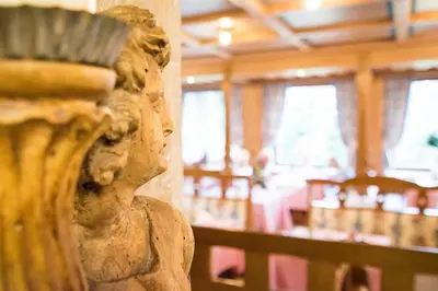 Ein Restaurant oder anderes Speiselokal in der Unterkunft Hotel Rex