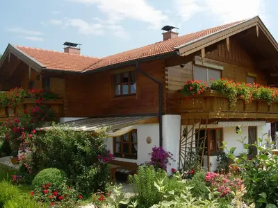 Ein Garten an der Unterkunft Haus Blumenfeld-Schwaiger