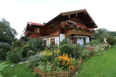 Ein Garten an der Unterkunft Haus Blumenfeld-Schwaiger