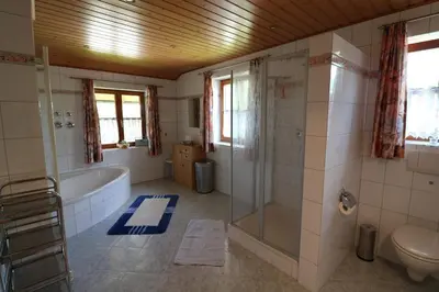 Ein Badezimmer in der Unterkunft Haus Blumenfeld-Schwaiger